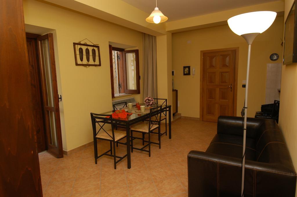 L'Antipapa Otel Fondi Dış mekan fotoğraf